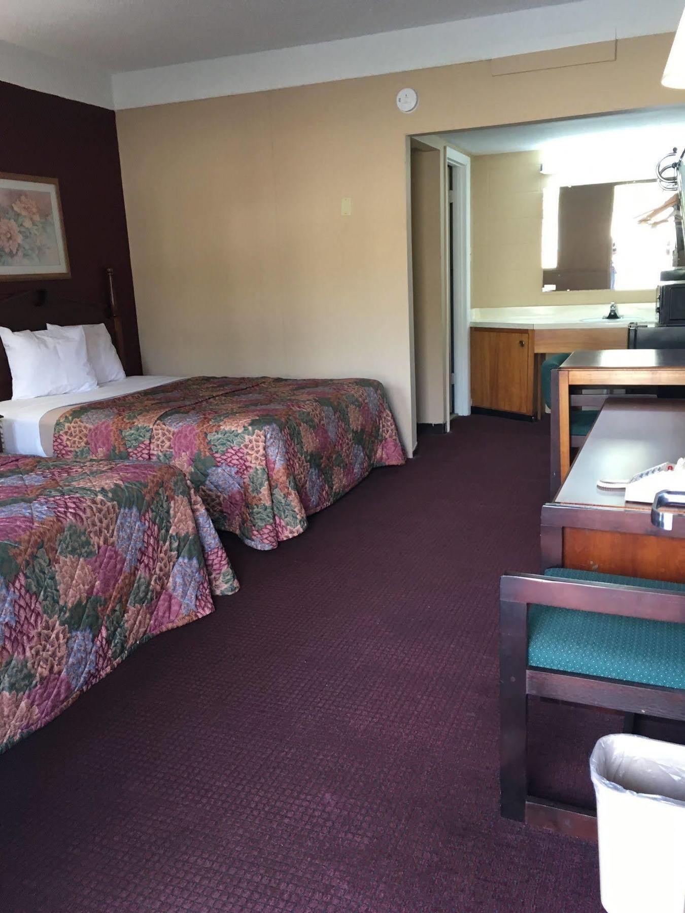 Budget Inn Carthage Dış mekan fotoğraf